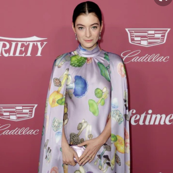 RODARTE LAVENDER MUSHROOM PRINTED SILK SATIN CAPE GOWN - Picture 14 of 16